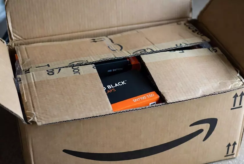 Десять накопителей WD Black SN7100 в заводской упаковке