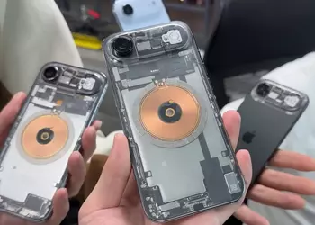 Прозорий iPhone Air з фізичною SIM: ...