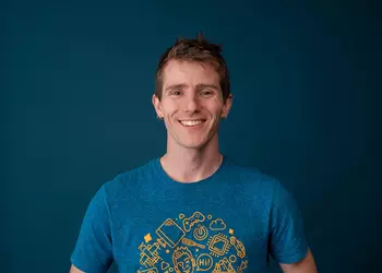 Хакеры взломали YouTube-канал Linus Tech Tips с 15 млн подписчиков и запустили рекламу криптовалютной аферы с Илоном Маском
