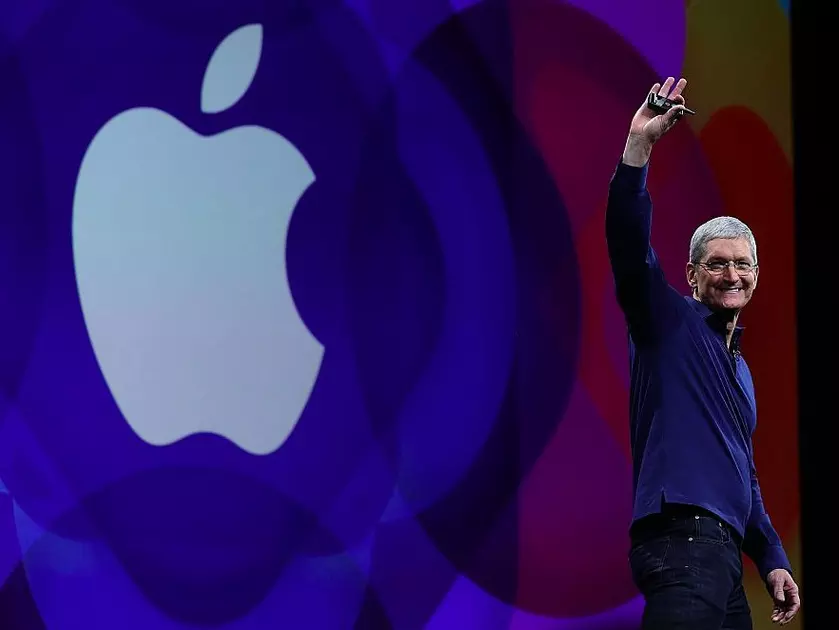 Apple стоит почти триллион долларов