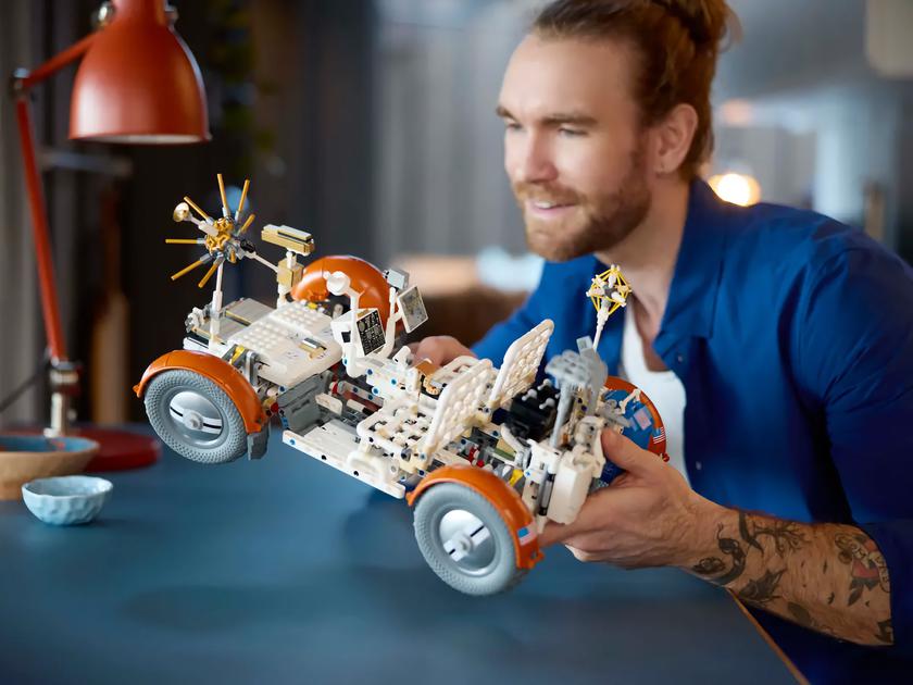 LEGO представила набор NASA Apollo Lunar Roving Vehicle, он состоит из 1913 деталей и стоит $219