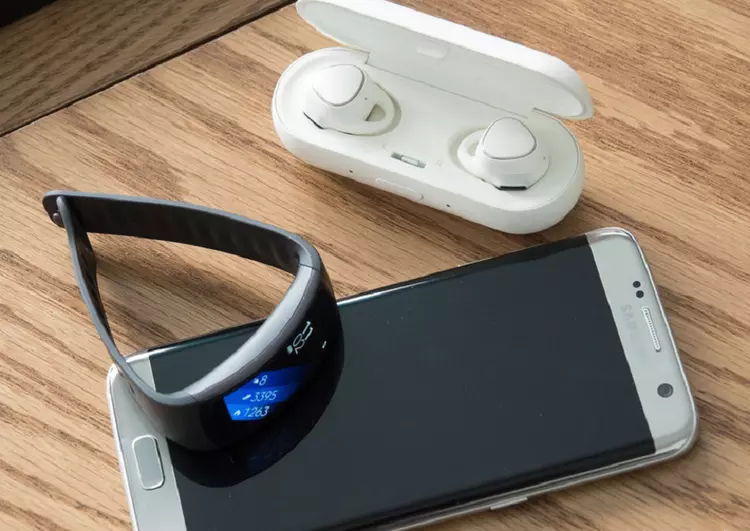 Samsung готує до виходу фітнес-трекер Galaxy ...