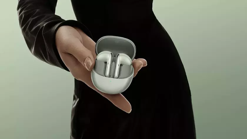 Xiaomi Buds 4: TWS-наушники с дизайном в стиле AirPods, активным шумоподавлением и 30 часами автономности за $100