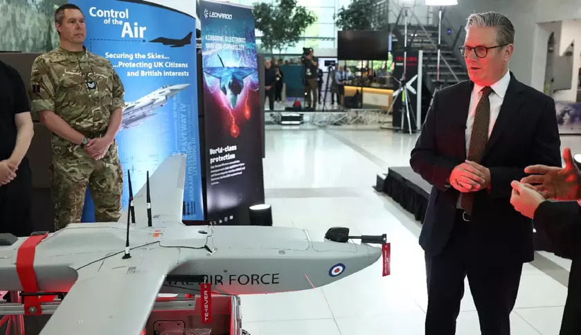 Кир Стармер тестирует высокотехнологичный дрон StormShroud