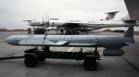 La Grande-Bretagne a confirmé que la Russie bombarde des villes ukrainiennes avec des missiles stratégiques Kh-55 équipés de têtes nucléaires simulées.