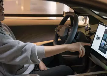 Hyundai cars will get a large Tesla-style display