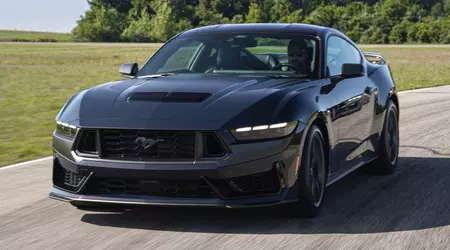 Бензиновий Ford Mustang знову випередив електричний Mach-E за продажами в США
