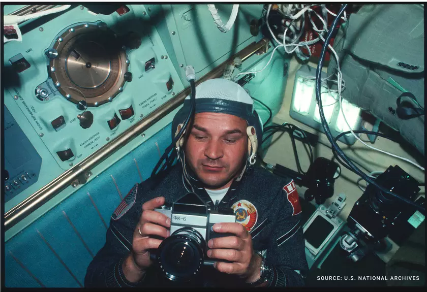 Фотоаппарат, выпущенный в прошлом веке киевским заводом Арсенал, продадут с аукциона. Он побывал в космосе и теперь стоит, как Tesla