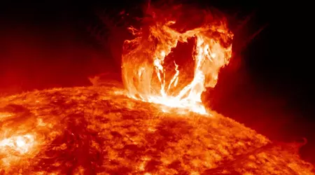 The Sun is storming again! In the next two days the Earth will be hit by a powerful magnetic storm of G4 class