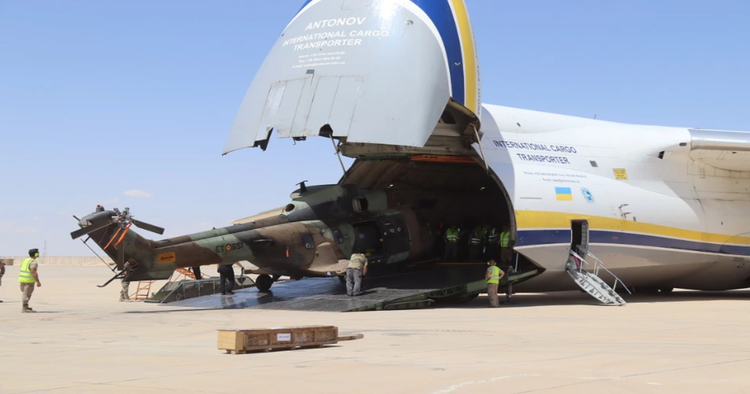 Ukrainische An-124 Ruslan transportierte spanische Hubschrauber ...