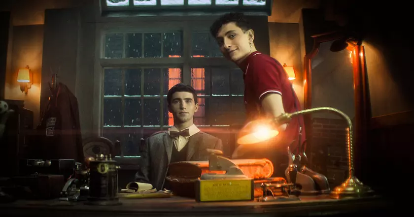 Вышел трейлер к детективному сериалу "Dead Boy Detectives" от Netflix, основанного на комиксах "The Sandman" Нила Геймана