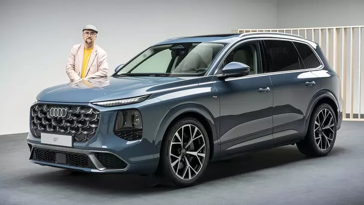 Третье пришествие Audi Q7: теперь с «умными» фарами и тремя экранами в салоне
