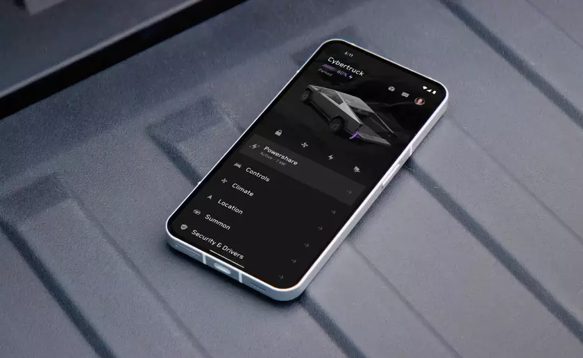 Неожиданное камео: Nothing Phone (1) с подсветкой Glyph появился в рекламе Tesla Cybertruck