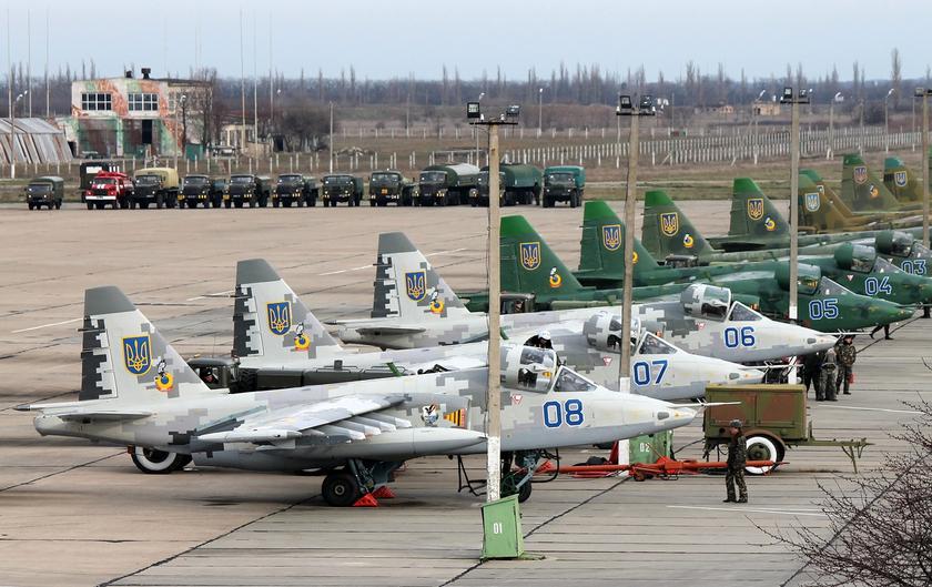 Украина все же получит штурмовики Су-25: Подоляк поблагодарил Северную Македонию за танки и самолеты