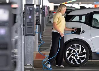 Аэропорт Мюнхена открыл крупнейший в Баварии зарядный парк для электромобилей