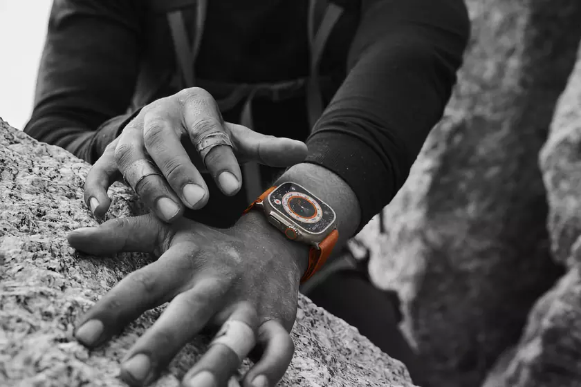 Аналитик: в 2024 году Apple Watch Ultra получат увеличенный дисплей с Micro LED матрицей