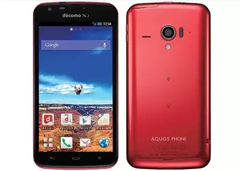 Android-смартфон Sharp Aquos Phone Zeta SH-06E с 4.8-дюймовым FullHD дисплеем