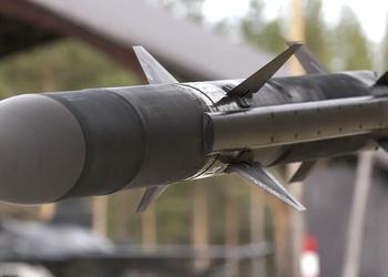 Украина в ближайшие годы получит самые современные авиационные ракеты AIM-120C-8 AMRAAM с максимальной дальностью пуска 180 км