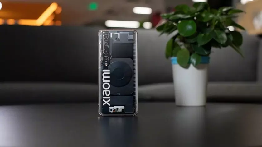 У Xiaomi Mi 10 все-таки будет версия Explorer Edition с прозрачным корпусом, и вот как она выглядит