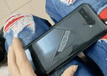 ASUS ROG Phone 4 «засветился» на видео с дополнительным экраном на задней стороне