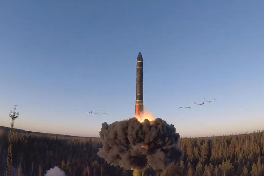 CNN: Während Bidens Besuch in der Ukraine versuchte Russland, eine ballistische Rakete vom Typ Sarmat zu testen, was jedoch misslang