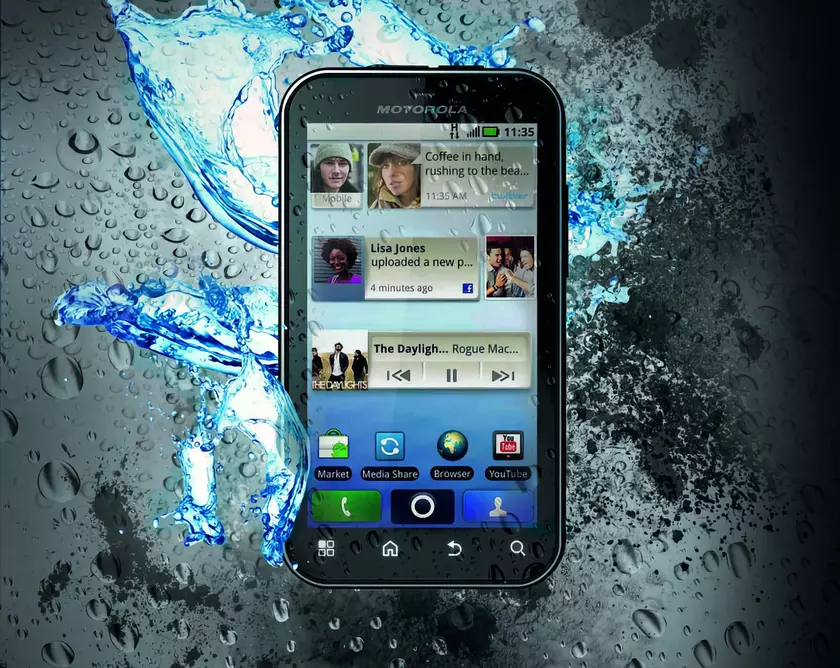 Motorola Defy возвращается: Lenovo собирается воскресить легендарный защищённый смартфон