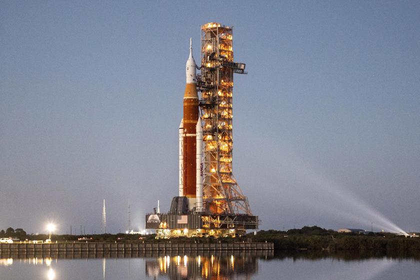 NASA спрятало ракету SLS и космический корабль Orion от урагана – миссия Artemis 1 отложена минимум на три недели