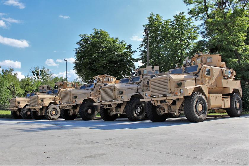 США передали вооружённым силам Польши ещё одну партию бронированных автомобилей Cougar 4×4