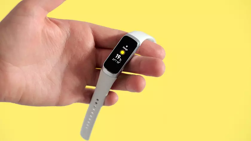 Samsung Galaxy Fit с обновлением получил виджет для управления музыкой и новые циферблаты