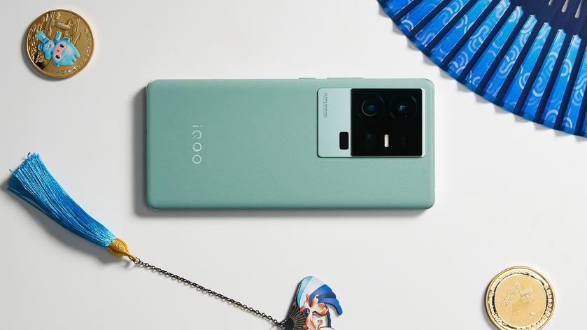 Не дожидаясь презентации: vivo показала как будет выглядеть новый флагманский смартфон iQOO 11S