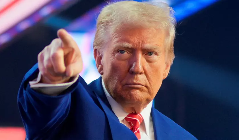 Платить будут все: теперь Трамп угрожает повышенными тарифами не только Apple, но и другим производителям смартфонов