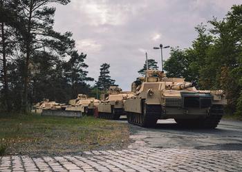 US zeigt Abrams M1A1-Panzer zur Ausbildung ukrainischer Besatzungen
