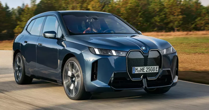 BMW iX xDrive60: Изысканный Arctic Race Blue Metallic