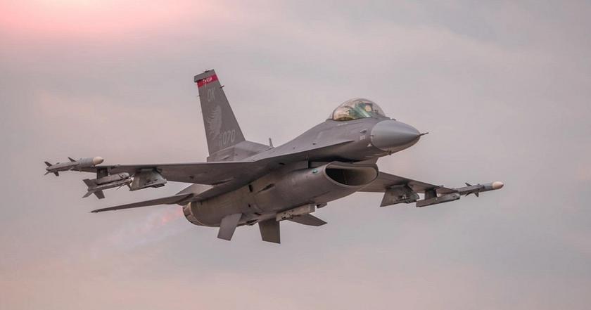 Пилот F-16CM перепутал переключатели, катапультировался и разбил истребитель стоимостью $27 млн