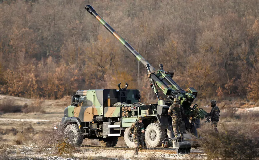 ВСУ могут получить дополнительную партию французских самоходных артиллерийских установок Caesar с дальностью стрельбы до 42 км