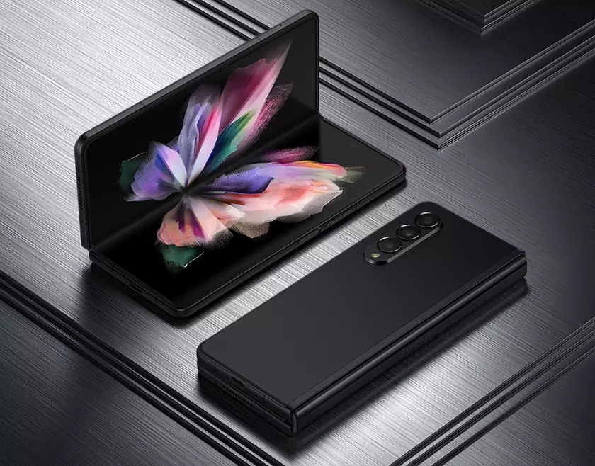 В сети появились первые подробности о Samsung Galaxy Z Fold 4: камера, как у Galaxy S22, улучшенный шарнир и меньше ценник