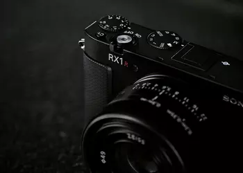 61 мегапиксель в кармане: новая полнокадровая Sony RX1R III уже в Украине