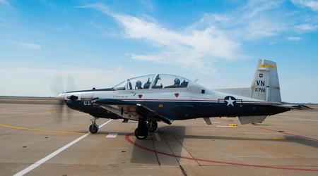 ВПС США перевірять 99 T-6 Texan II після того, як сильна буря пошкодила щонайменше 12 навчальних літаків в Оклахомі