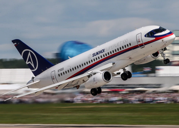 Russland hat aufgrund der Sanktionen begonnen, Sukhoi Superjet 100, Airbus 350 und Boeing 737 zu demontieren