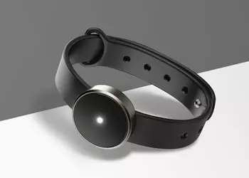 Миниатюрный трекер Misfit Flare оснащен лишь одним светодиодом