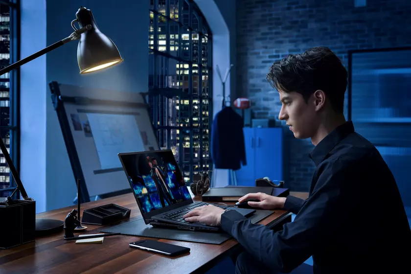 ASUS представила в Украине ноутбуки ROG Zephyrus S17 по цене от 73 999 гривен