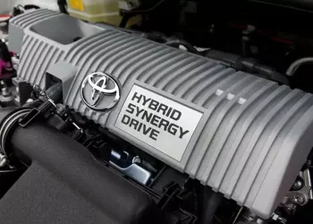Гибридное упрямство: Toyota готовит новое поколение батарей и 1000 км автономности