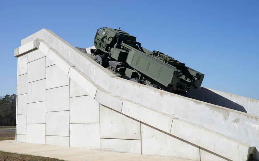 Lockheed Martin нарастит производство M142 HIMARS после успешного применения ракетных систем в Украине