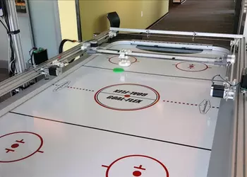 Microsoft сделала роботизированный аэрохоккей на Windows 10 IoT Core (видео)