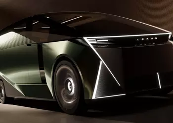 Lexus LS эволюционировал из седана в шестиколесный минивэн