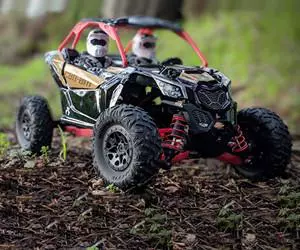 1:18 AXIAL JR. CAN-AM YETI MAVERICK ...