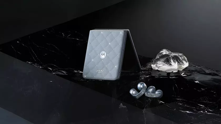Moto Razr 60 Ice Diamond Edition: A Gem in the Foldable Smartphone World