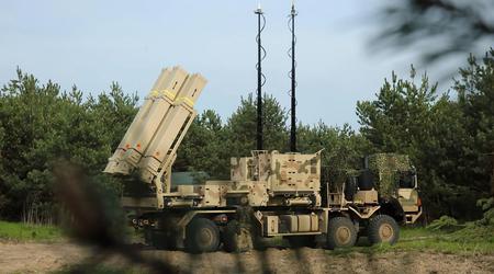 IRIS-T SLM, missiles IRIS-T SLS, radar TRML-4D, drones Vector et munitions MARS II MLRS : L'Allemagne remet à l'Ukraine un nouveau pacte d'armement