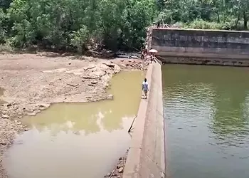 An Indian official pumped 2 million litres of water out of a body of water for 3 days to retrieve a fallen Samsung Galaxy S23 Ultra