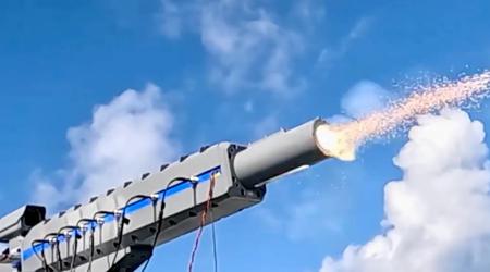 Japan hat als erstes Land der Welt eine elektromagnetische Railgun auf einem Schiff getestet - die Kanone kann ein 40-mm-Projektil auf 2,23 km/s beschleunigen